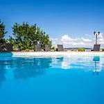 Chateau De Maulmont 3*