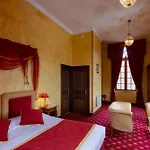 Отель Chateau De Maulmont