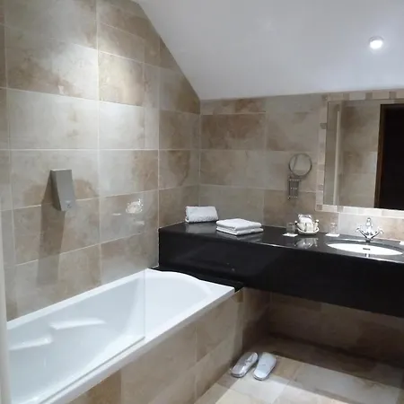 Chateau De Maulmont 3*