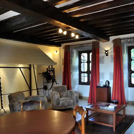 Château De Maulmont Saint-Priest-Bramefant