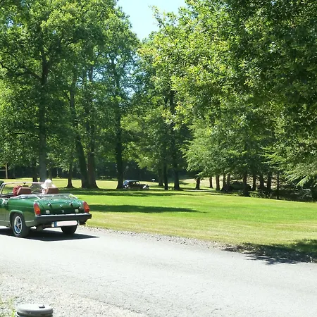 Отель Chateau De Maulmont Сен-Прьест-Брамефан