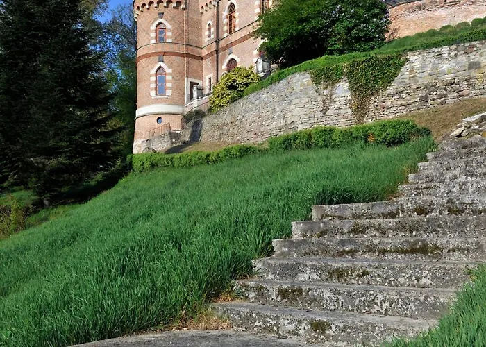 Chateau De Maulmont 3*