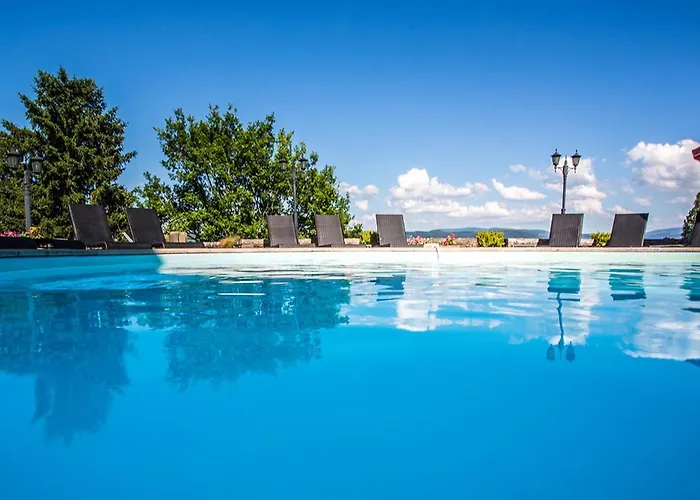 Chateau De Maulmont 3*