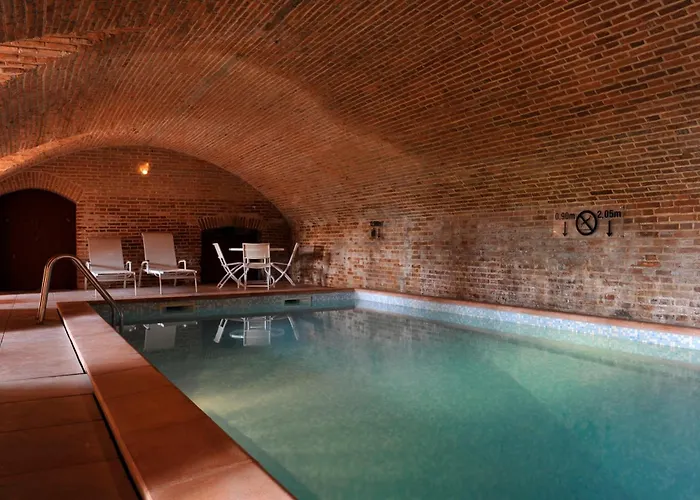 Chateau De Maulmont Отель