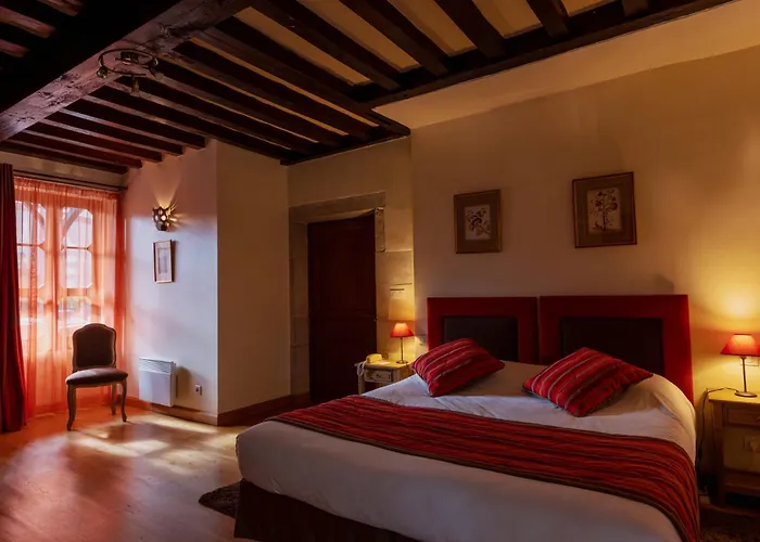 Chateau De Maulmont Отель