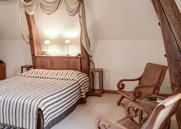 Chateau De Maulmont Отель Сен-Прьест-Брамефан