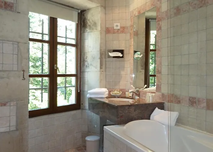 Chateau De Maulmont 3* Сен-Прьест-Брамефан