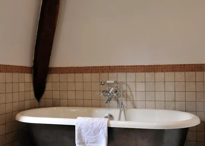 Отель Chateau De Maulmont