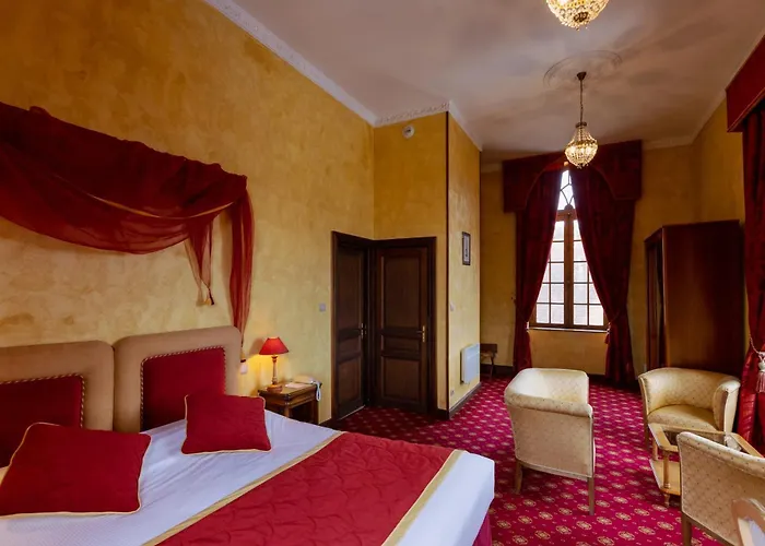 Отель Chateau De Maulmont