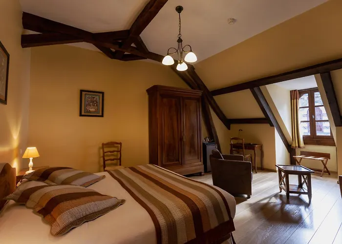 Chateau De Maulmont Отель Сен-Прьест-Брамефан