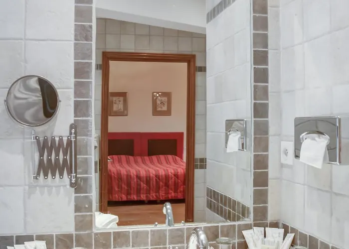 Chateau De Maulmont 3*