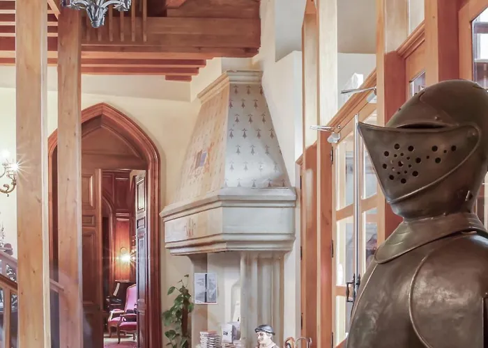 Chateau De Maulmont Сен-Прьест-Брамефан