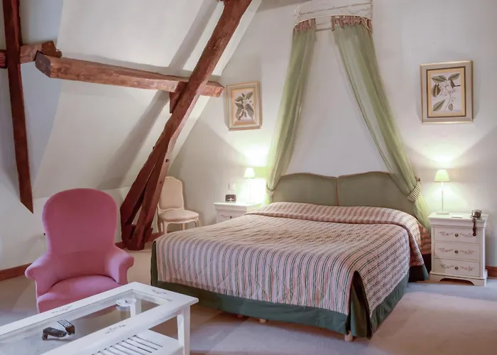 Chateau De Maulmont Отель Сен-Прьест-Брамефан