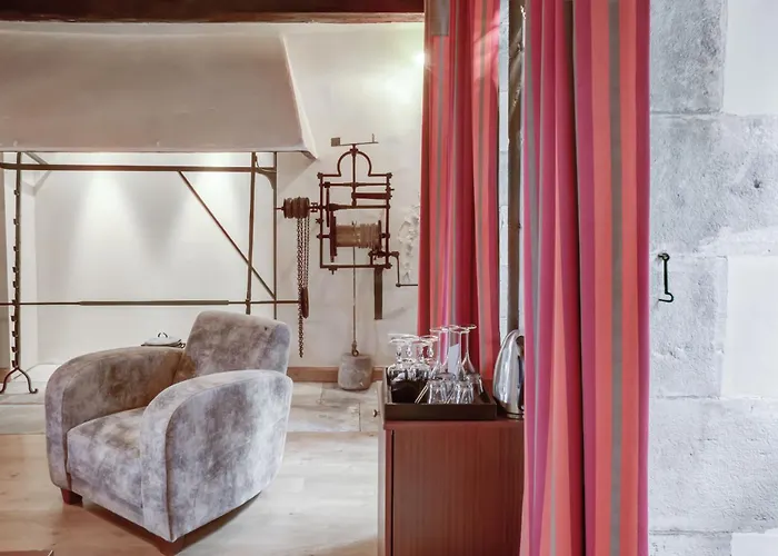 Отель Chateau De Maulmont