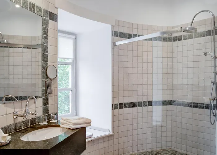 Chateau De Maulmont 3*