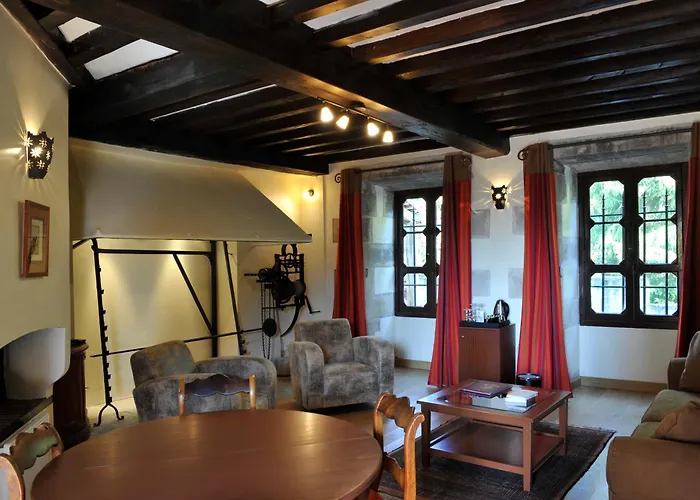 Chateau De Maulmont Сен-Прьест-Брамефан