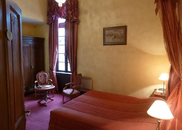 Chateau De Maulmont Отель Сен-Прьест-Брамефан