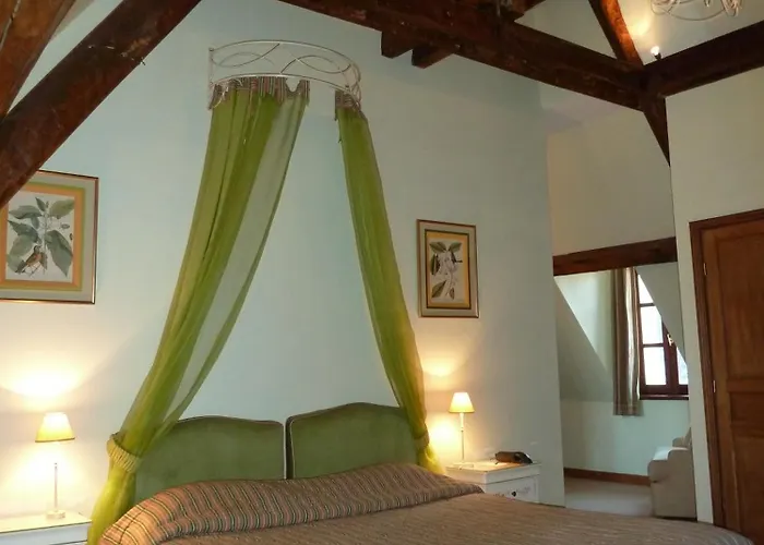 Отель Chateau De Maulmont