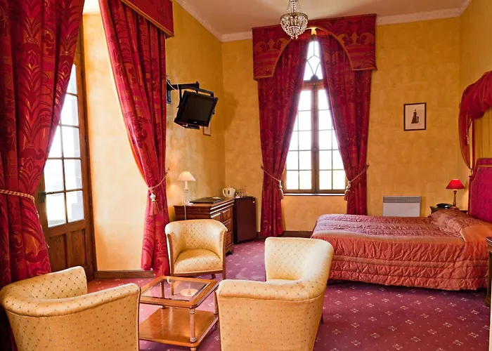 Chateau De Maulmont Отель