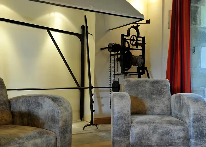 Отель Chateau De Maulmont